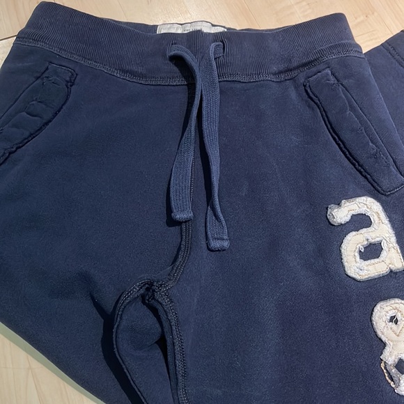 Abercrombie sweatpants - Picture 2 of 9